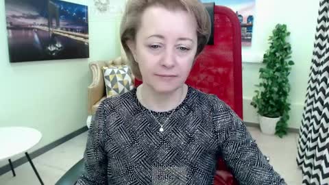 Snapshot of mona_w chatting on April 5, 2026, 9:50 am Mona online show from April 5, 2026, 9:50 am