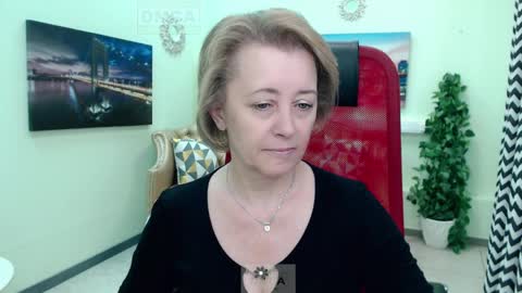 Snapshot of mona_w chatting on April 9, 2026, 11:04 am Mona online show from April 9, 2026, 11:04 am