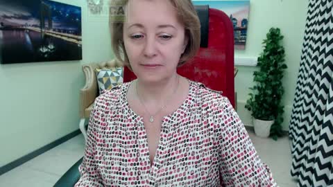 Snapshot of mona_w chatting on April 10, 2026, 11:26 am Mona online show from April 10, 2026, 11:26 am