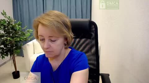 Snapshot of mona_w chatting on April 23, 2026, 11:20 am Mona online show from April 23, 2026, 11:20 am