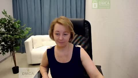 Snapshot of mona_w chatting on April 23, 2026, 12:29 pm Mona online show from April 23, 2026, 12:29 pm
