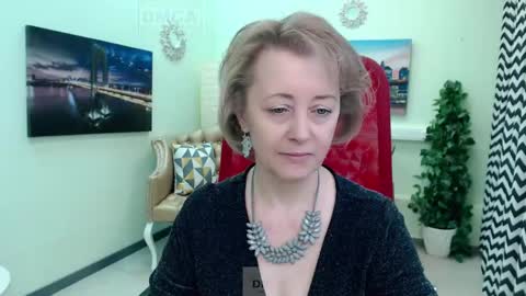 Snapshot of mona_w chatting on April 25, 2026, 7:55 am Mona online show from April 25, 2026, 7:55 am