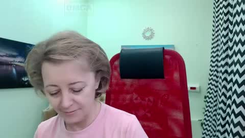 Snapshot of mona_w chatting on May 2, 2026, 9:47 am Mona online show from May 2, 2026, 9:47 am