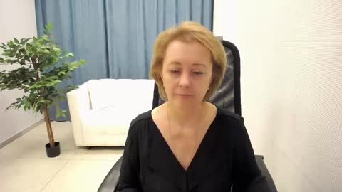 Snapshot of mona_w chatting on May 6, 2026, 11:04 am Mona online show from May 6, 2026, 11:04 am