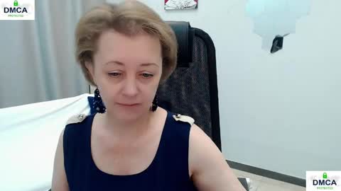 Snapshot of mona_w chatting on May 10, 2026, 7:35 am Mona online show from May 10, 2026, 7:35 am