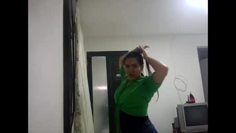 monaa_paloma online show from April 9, 2026, 2:33 am