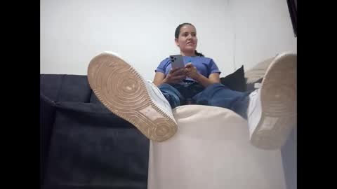 monaa_paloma online show from April 10, 2026, 11:53 pm