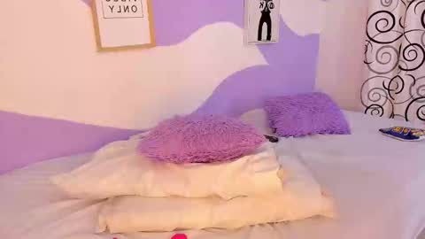 MONAAXXX online show from February 28, 2025, 3:48 pm