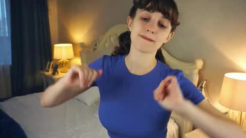 Louise online show from September 8, 2025, 3:11 pm