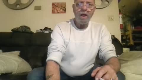 mondaymonday online show from December 15, 2024, 11:12 am