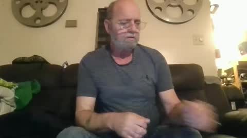 mondaymonday online show from January 3, 2025, 5:50 am