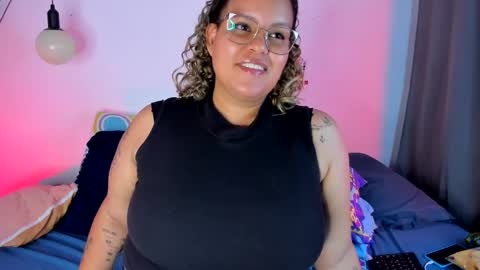 aleja      independent model       online show from February 17, 2025, 9:41 pm
