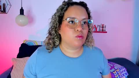 aleja      independent model       online show from February 21, 2025, 8:07 am