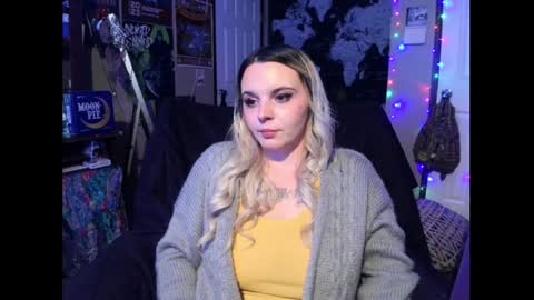 Snapshot of monica_lily chatting on December 2, 2024, 4:53 pm Monica online show from December 2, 2024, 4:53 pm