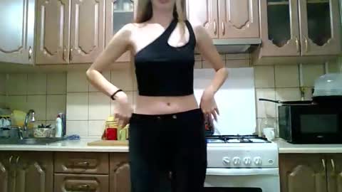 Snapshot of monica_tamayo chatting on October 26, 2025, 9:31 pm Monica online show from October 26, 2025, 9:31 pm