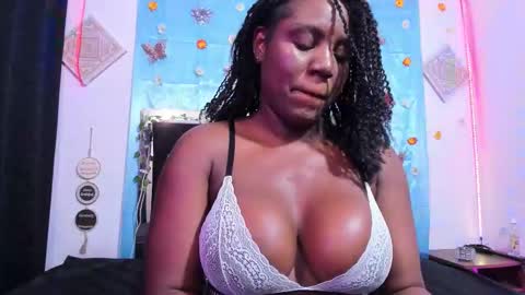 Snapshot of monicaroux chatting on February 26, 2026, 1:32 pm online show from February 26, 2026, 1:32 pm