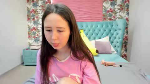 Monica online show from December 5, 2025, 4:14 pm