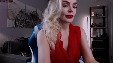 monicharm online show from September 12, 2025, 1:33 pm