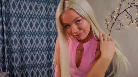 Monika online show from November 9, 2025, 2:43 am