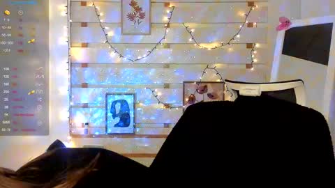 Snapshot of monika_youu chatting on October 14, 2025, 7:53 am Monika online show from October 14, 2025, 7:53 am