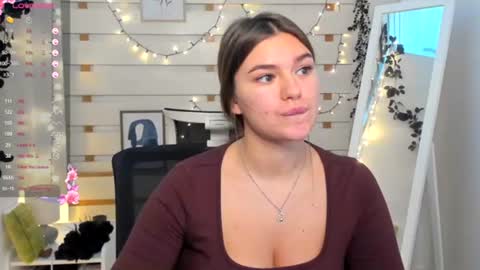 Snapshot of monika_youu chatting on December 13, 2025, 7:53 pm Monika online show from December 13, 2025, 7:53 pm