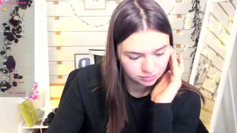 Snapshot of monika_youu chatting on December 22, 2025, 8:11 am Monika online show from December 22, 2025, 8:11 am