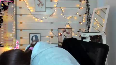 Snapshot of monika_youu chatting on January 8, 2026, 1:57 pm Monika online show from January 8, 2026, 1:57 pm