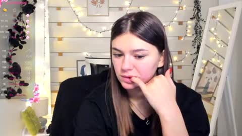 Snapshot of monika_youu chatting on January 10, 2026, 4:42 pm Monika online show from January 10, 2026, 4:42 pm