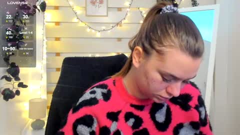 Snapshot of monika_youu chatting on February 8, 2026, 1:25 pm Monika online show from February 8, 2026, 1:25 pm