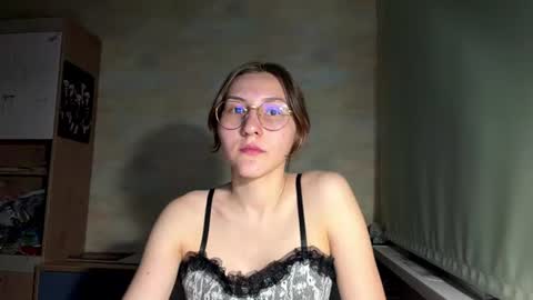 Mia online show from June 16, 2026, 7:27 pm