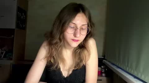 Mia online show from June 25, 2026, 5:50 pm