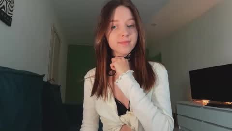 Snapshot of monnymoon chatting on October 5, 2025, 8:23 am monnymoon online show from October 5, 2025, 8:23 am