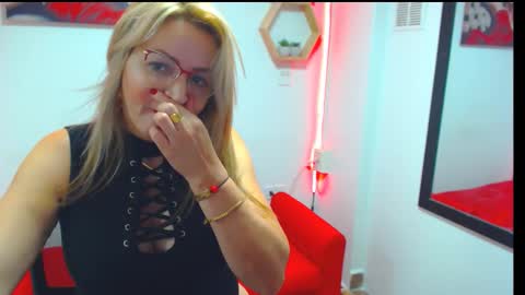 monserrat_diva online show from September 10, 2025, 9:37 pm