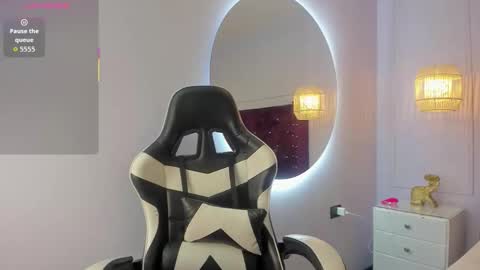   online show from November 20, 2025, 3:45 pm