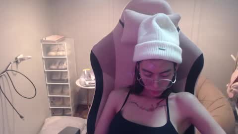 ELYSE A SIMPLE GIRL online show from January 22, 2025, 1:42 pm