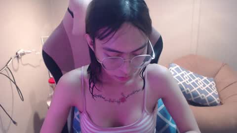 ELYSE A SIMPLE GIRL online show from January 29, 2025, 11:30 am