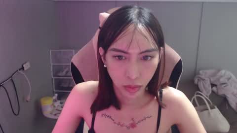 ELYSE A SIMPLE GIRL online show from February 17, 2025, 2:26 pm