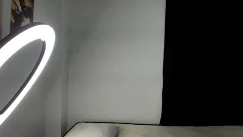 montes_juan online show from September 8, 2025, 7:02 pm