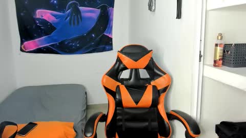 Snapshot of montes_juan chatting on October 6, 2025, 7:11 pm montes_juan online show from October 6, 2025, 7:11 pm