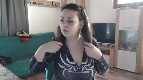 Monse online show from February 11, 2025, 7:54 am