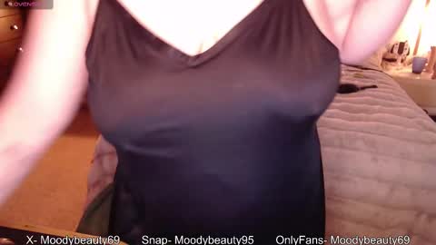 Snapshot of moodybeauty69 chatting on February 25, 2025, 3:27 pm Mia Bailey - M-T-W-T 10am EST online show from February 25, 2025, 3:27 pm