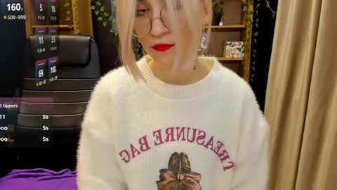 Snapshot of moon13152 chatting on December 6, 2024, 12:45 am Katrin online show from December 6, 2024, 12:45 am