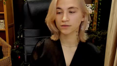 Snapshot of moon13152 chatting on December 12, 2024, 10:09 pm Katrin online show from December 12, 2024, 10:09 pm