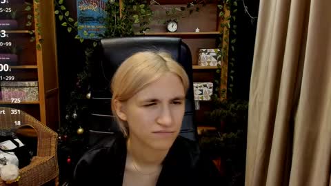 Snapshot of moon13152 chatting on December 15, 2024, 3:13 am Katrin online show from December 15, 2024, 3:13 am