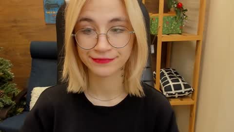 Snapshot of moon13152 chatting on December 25, 2024, 1:10 am Katrin online show from December 25, 2024, 1:10 am