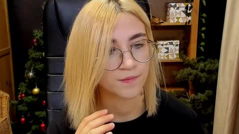 Snapshot of moon13152 chatting on December 31, 2024, 10:56 pm Katrin online show from December 31, 2024, 10:56 pm