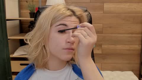 Snapshot of moon13152 chatting on January 2, 2025, 7:18 pm Katrin online show from January 2, 2025, 7:18 pm