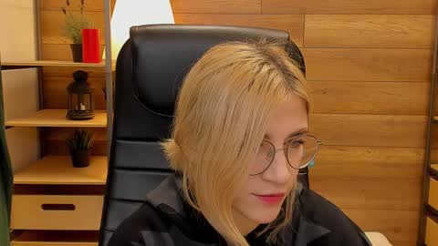 Snapshot of moon13152 chatting on January 11, 2025, 9:57 pm Katrin online show from January 11, 2025, 9:57 pm