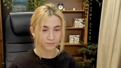 Snapshot of moon13152 chatting on January 19, 2025, 5:07 pm Katrin online show from January 19, 2025, 5:07 pm