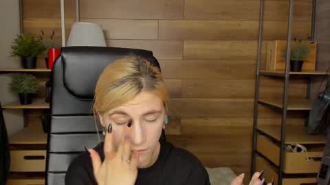 Snapshot of moon13152 chatting on January 23, 2025, 8:13 pm Katrin online show from January 23, 2025, 8:13 pm